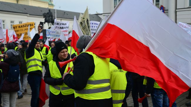 Акция протеста фермеров у президентского дворца в Варшаве Акция протеста фермеров у президентского дворца в Варшаве