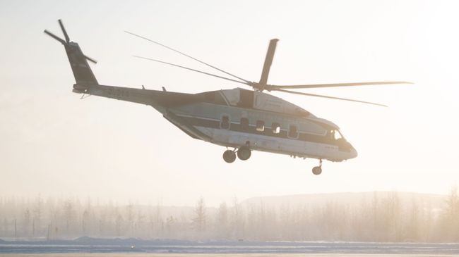 Вертолет Ми-38 во время испытаний в аэропорту Мирный в Якутии Вертолет Ми-38 во время испытаний в аэропорту Мирный в Якутии