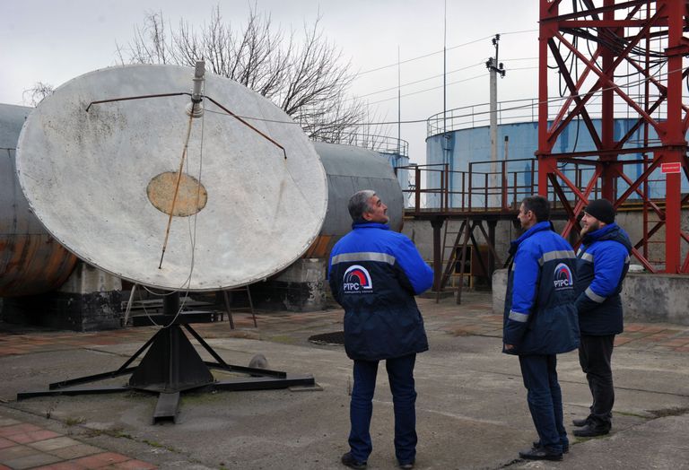 Инженеры радиотелевизионного передающего центра Чеченской республики в Гудермесе Инженеры радиотелевизионного передающего центра Чеченской республики в Гудермесе