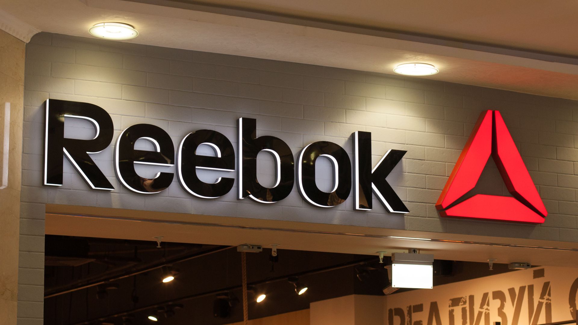 Вывеска магазина компании Reebok - РИА Новости, 1920, 22.08.2022