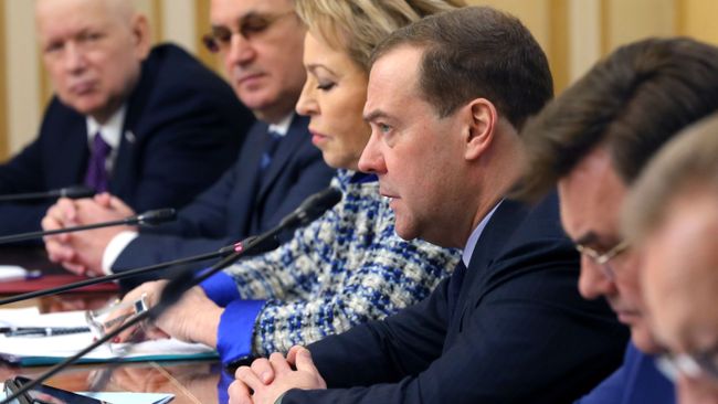Дмитрий Медведев проводит встречу с членами Совета палаты Совета Федерации Федерального Собрания РФ. 12 февраля 2019 Дмитрий Медведев проводит встречу с членами Совета палаты Совета Федерации Федерального Собрания РФ. 12 февраля 2019