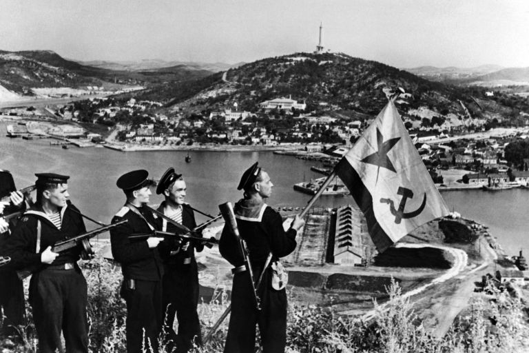 Высадка советских моряков в Порт-Артуре. Август 1945 