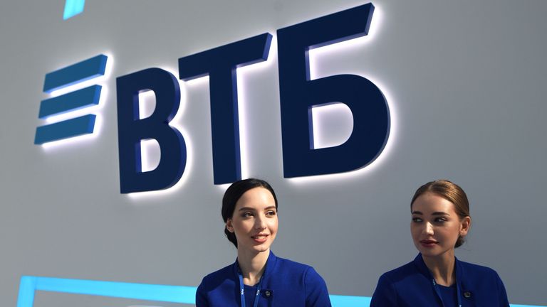 Стенд банка ВТБ на Российском инвестиционном форуме в Сочи Стенд банка ВТБ на Российском инвестиционном форуме в Сочи