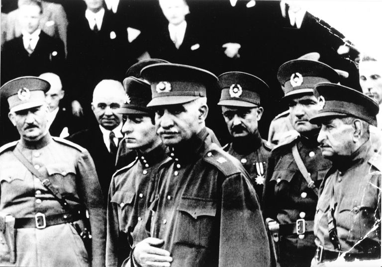 Реза Пехлеви и его сын Мохаммед Реза Пехлеви