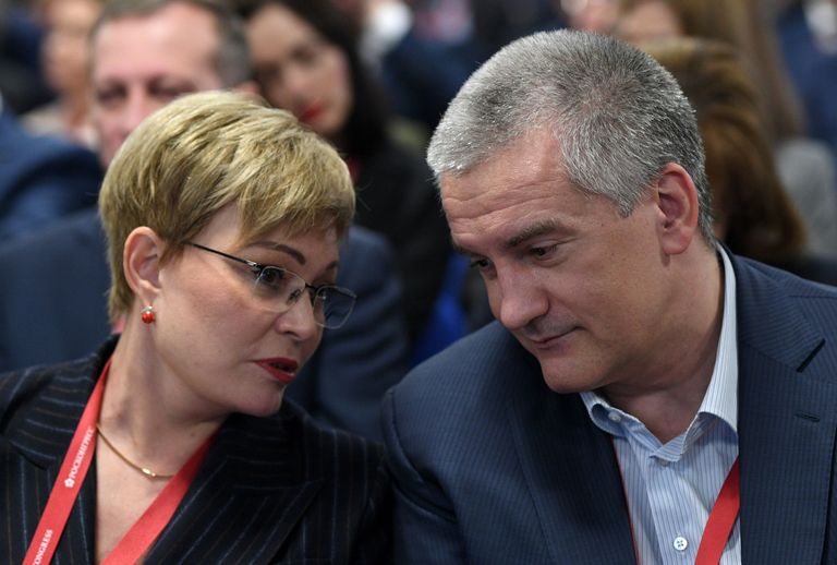 Губернатор Мурманской области Марина Ковтун и глава Крыма Сергей Аксенов на Российском инвестиционном форуме в Сочи Губернатор Мурманской области Марина Ковтун и глава Крыма Сергей Аксенов на Российском инвестиционном форуме в Сочи