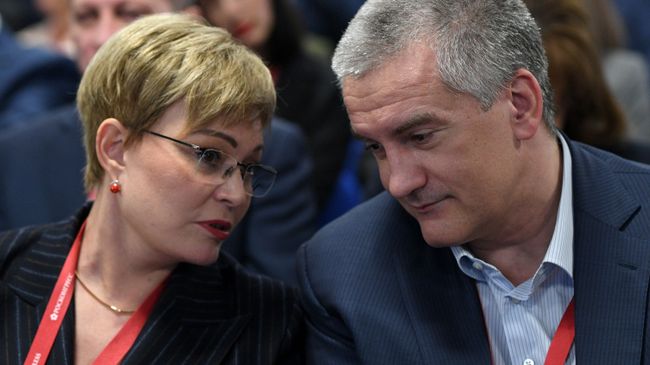 Губернатор Мурманской области Марина Ковтун и глава Крыма Сергей Аксенов на Российском инвестиционном форуме в Сочи Губернатор Мурманской области Марина Ковтун и глава Крыма Сергей Аксенов на Российском инвестиционном форуме в Сочи
