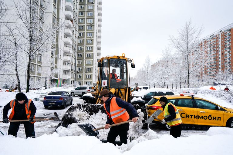 Уборка снега в районе Люблино Уборка снега в районе Люблино