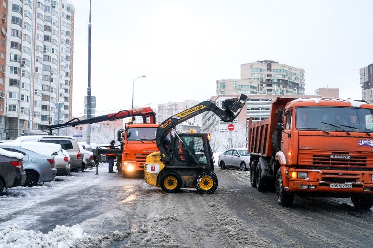 Уборка снега в районе Люблино Уборка снега в районе Люблино