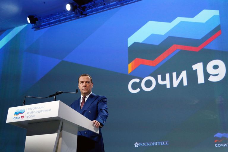Председатель правительства РФ Дмитрий Медведев выступает на Российском инвестиционном форуме Сочи-2019