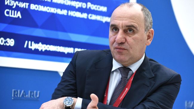 Глава Карачаево-Черкесской Республики Рашид Темрезов на стенде МИА Россия сегодня на Российском инвестиционном форуме в Сочи Глава Карачаево-Черкесской Республики Рашид Темрезов на стенде МИА Россия сегодня на Российском инвестиционном форуме в Сочи