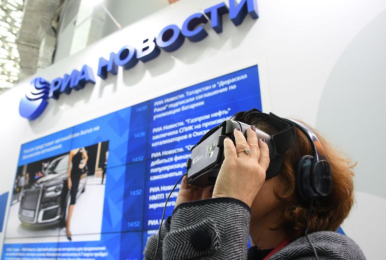 Генеральный директор Государственной Третьяковской галереи Зельфира Трегулова на стенде МИА Россия сегодня на Российском инвестиционном форуме в Сочи