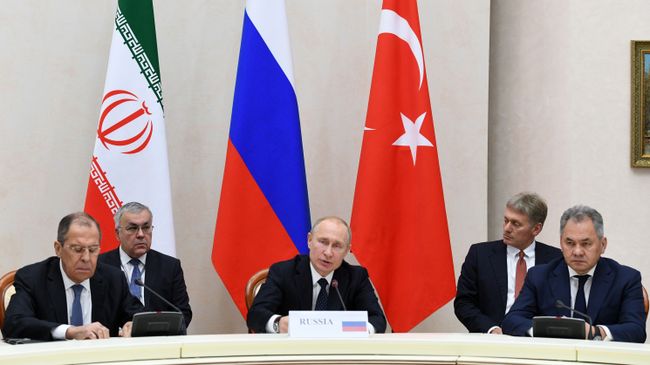 Президент РФ Владимир Путин во время трехсторонней встречи президентов России, Ирана и Турции в Сочи