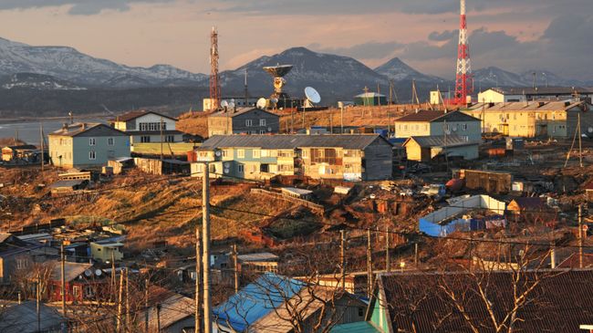 Поселок Южно-Курильск на острове Кунашир Поселок Южно-Курильск на острове Кунашир