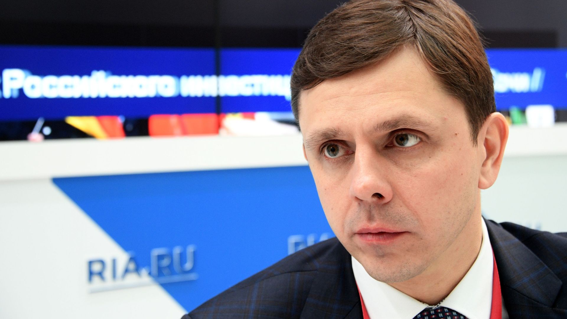 Губернатор Орловской области Андрей Клычков на стенде МИА Россия Сегодня на Российском инвестиционном форуме в Сочи Губернатор Орловской области Андрей Клычков на стенде МИА Россия Сегодня на Российском инвестиционном форуме в Сочи - РИА Новости, 1920, 12.10.2020