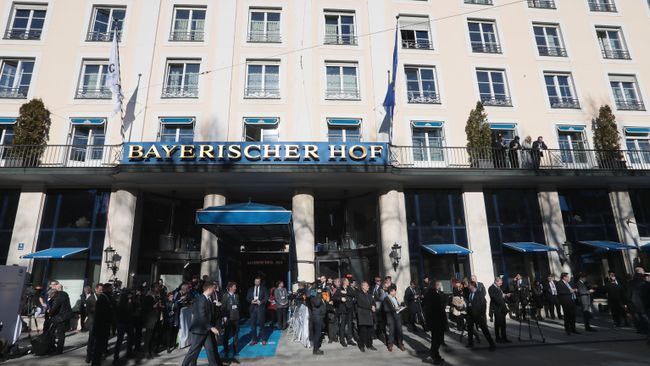 Здание отеля Bayerischer Hof, где проходит Мюнхенская конференция по безопасности Здание отеля Bayerischer Hof, где проходит Мюнхенская конференция по безопасности