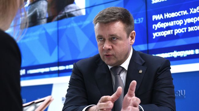 Губернатор Рязанской области Николай Любимов на стенде МИА Россия сегодня на Российском инвестиционном форуме в Сочи