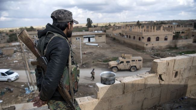 Боец Сирийских демократических сил (СДС) Боец Сирийских демократических сил (СДС)