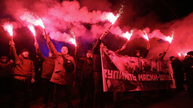 Участники акции против полицейского произвола Бандера, вставай! у здания МВД в Киеве Участники акции против полицейского произвола Бандера, вставай! у здания МВД в Киеве