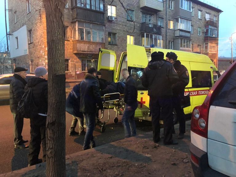 Наезд автомобиля Вольво на пешеходов в районе дома 12 по улице 40 лет ВЛКСМ во Владивостоке. 18 февраля 2019 Наезд автомобиля Вольво на пешеходов в районе дома 12 по улице 40 лет ВЛКСМ во Владивостоке. 18 февраля 2019