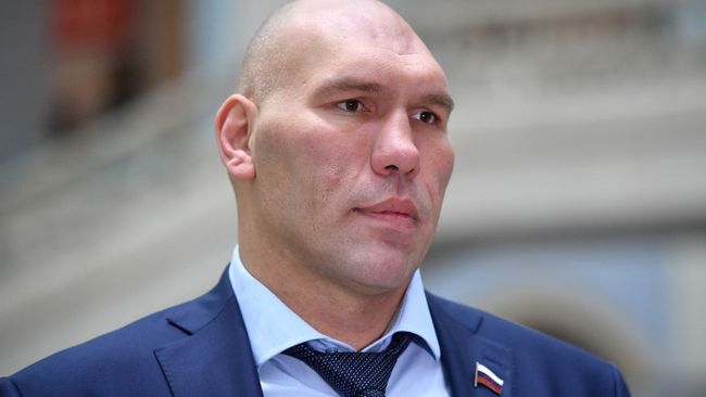 Первый заместитель председателя комитета Государственной Думы РФ по экологии и охране окружающей среды Николай Валуев в Гостином дворе перед началом оглашения ежегодного послания президента Российской Федерации Федеральному Собранию.  20 февраля 2019