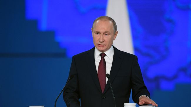 Президент РФ Владимир Путин выступает с ежегодным посланием Федеральному Собранию Президент РФ Владимир Путин выступает с ежегодным посланием Федеральному Собранию