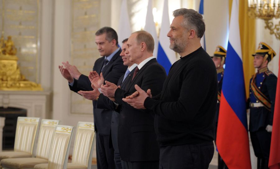 Подписание Договора между РФ и Республикой Крым о принятии в РФ Республики Крым и образовании в составе РФ новых субъектов