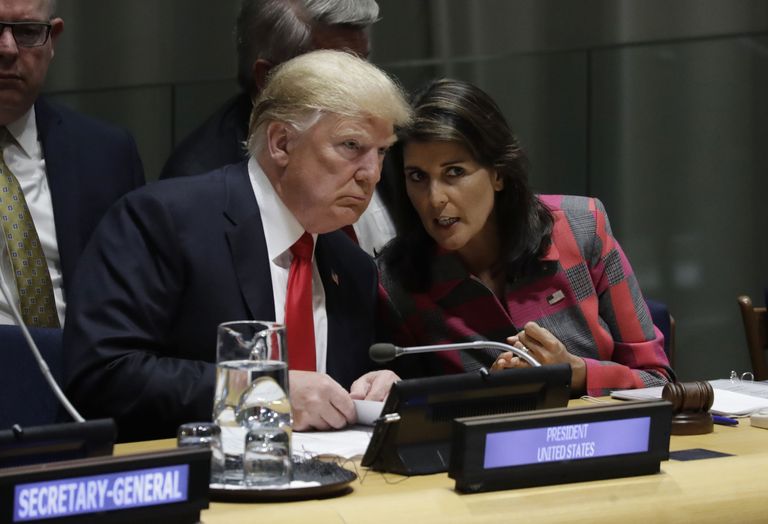 Президент США Дональд Трамп и постпред США при ООН Никки Хейли во время Генассамблеи ООН в Нью-Йорке. 24 сентября 2018