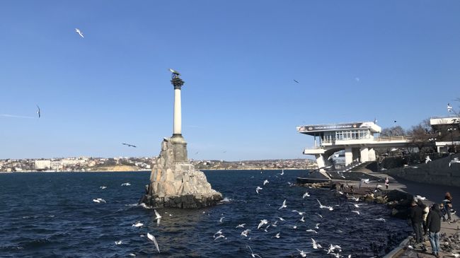 Памятник затопленным кораблям в Севастополе. Архивное фото Памятник затопленным кораблям в Севастополе. Архивное фото