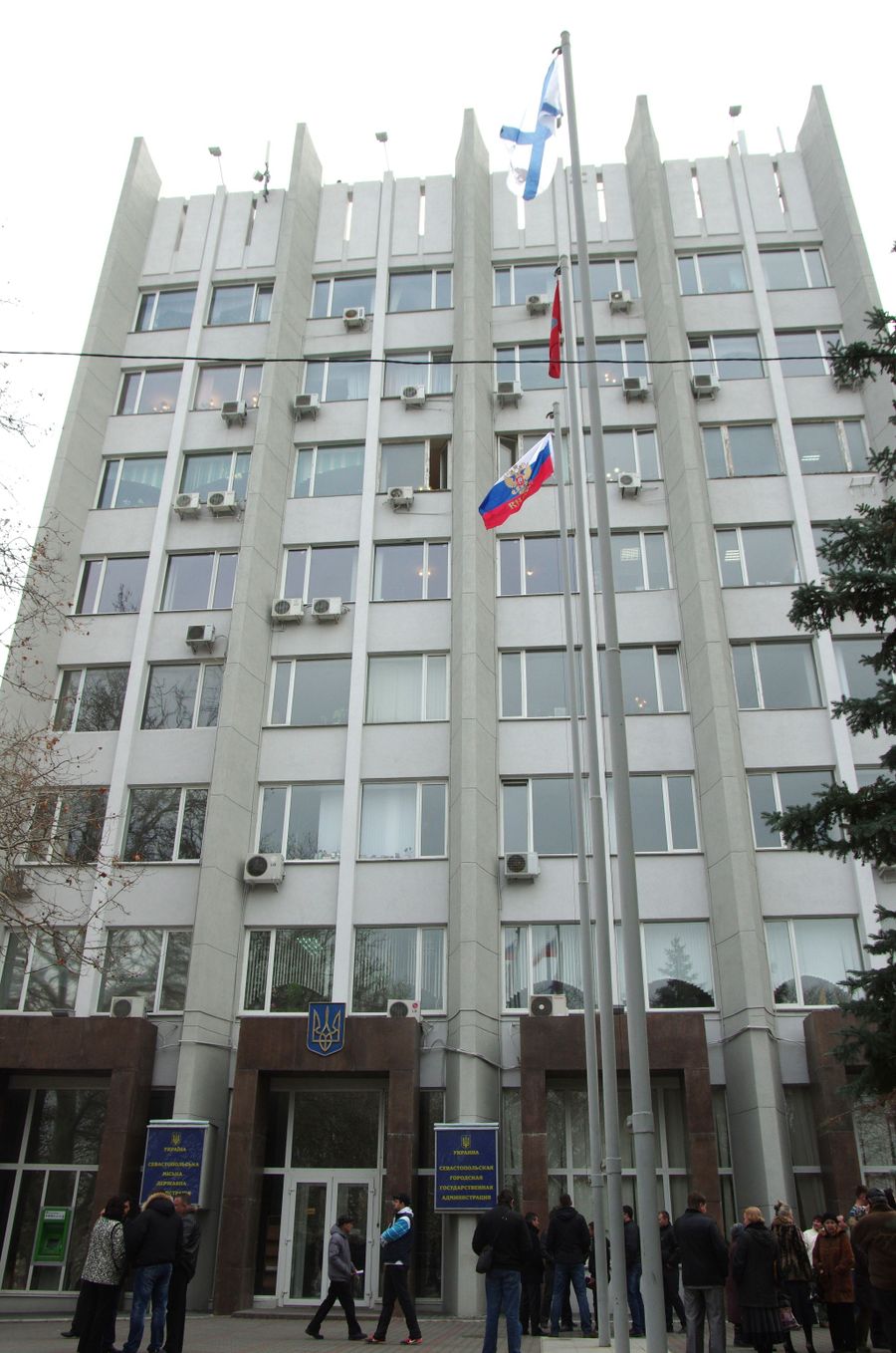 Митинг возле городской администрации Севастополя