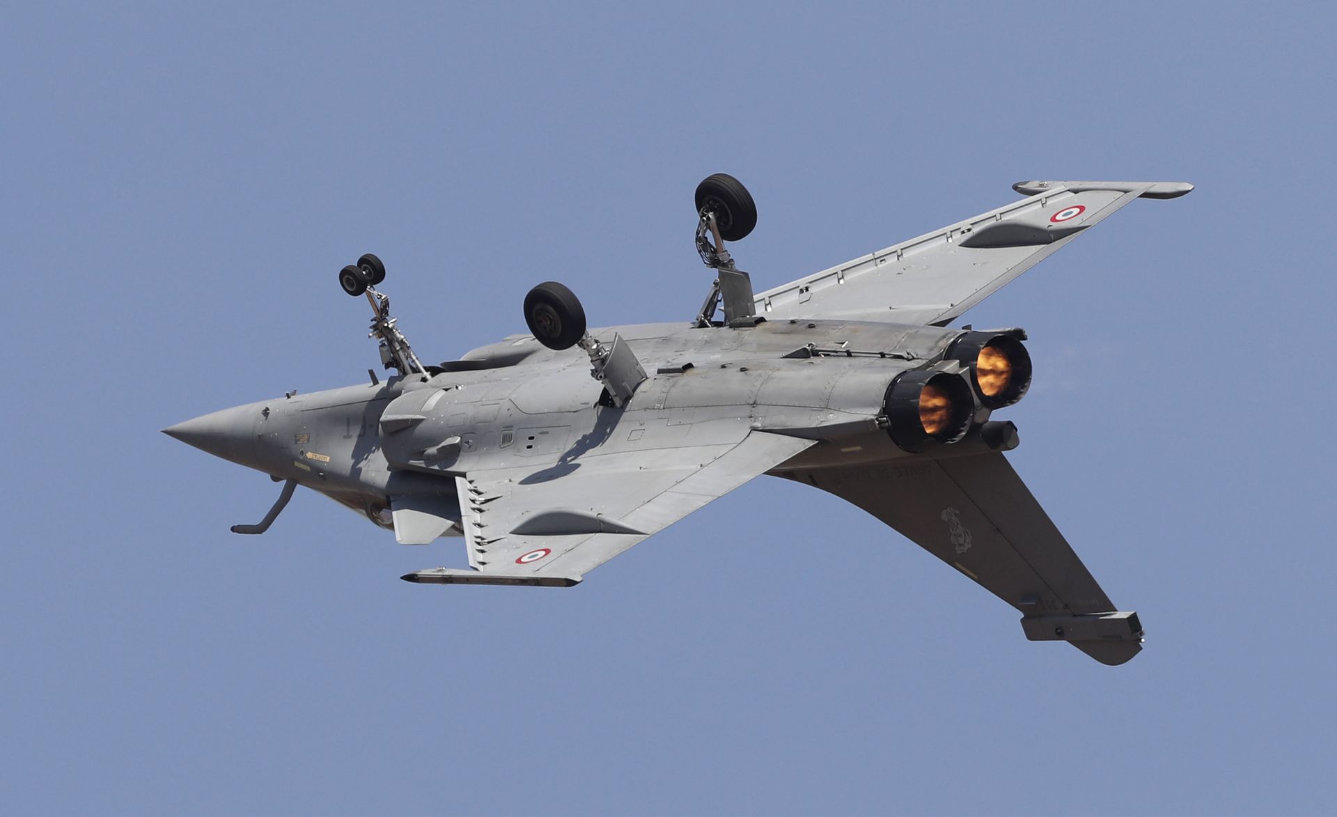Французский истребитель Dassault Rafale во время показательных выступлений на выставке Aero India в Бангалоре - РИА Новости, 1920, 10.02.2026