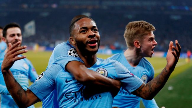 Манчестер Сити празднует гол в матче с Шальке