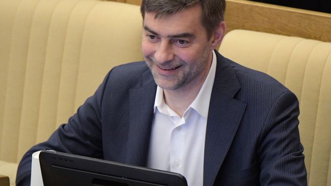Член комитета Государственной Думы РФ по международным делам Владимир Железняк на пленарном заседании Государственной Думы РФ. 20 февраля 2019 Член комитета Государственной Думы РФ по международным делам Владимир Железняк на пленарном заседании Государственной Думы РФ. 20 февраля 2019