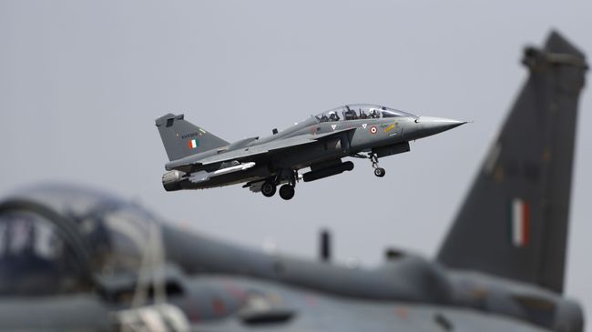 Индийский истребитель Tejas на авиакосмическом салоне Aero India-2019 Индийский истребитель Tejas на авиакосмическом салоне Aero India-2019