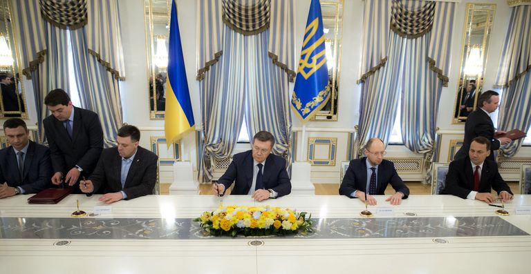 Подписание соглашения об урегулировании кризиса на Украине. 21 февраля 2014 Подписание соглашения об урегулировании кризиса на Украине. 21 февраля 2014