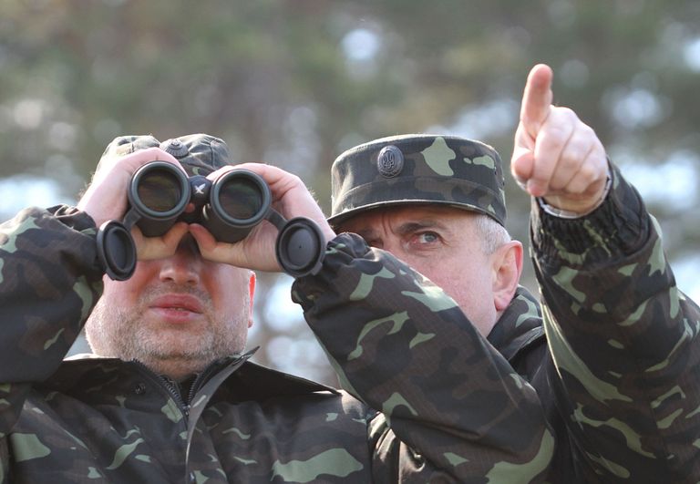 Исполняющий обязанности президента Украины Александр Турчинов и исполняющий обязанности министра обороны Украины Михаил Коваль Исполняющий обязанности президента Украины Александр Турчинов и исполняющий обязанности министра обороны Украины Михаил Коваль
