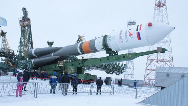 Предстартовая подготовка ракеты космического назначения со спутником Egyptsat-A