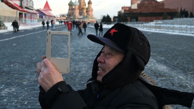 Турист на Красной площади в Москве Турист на Красной площади в Москве