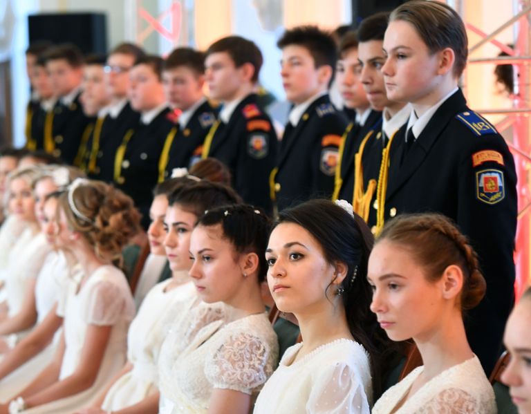 Воспитанники Первого московского кадетского корпуса и Русской Национальной балетной школы Илзе Лиепа во время Кадетского бала, посвященного героям Первой мировой войны, в Доме Пашкова 