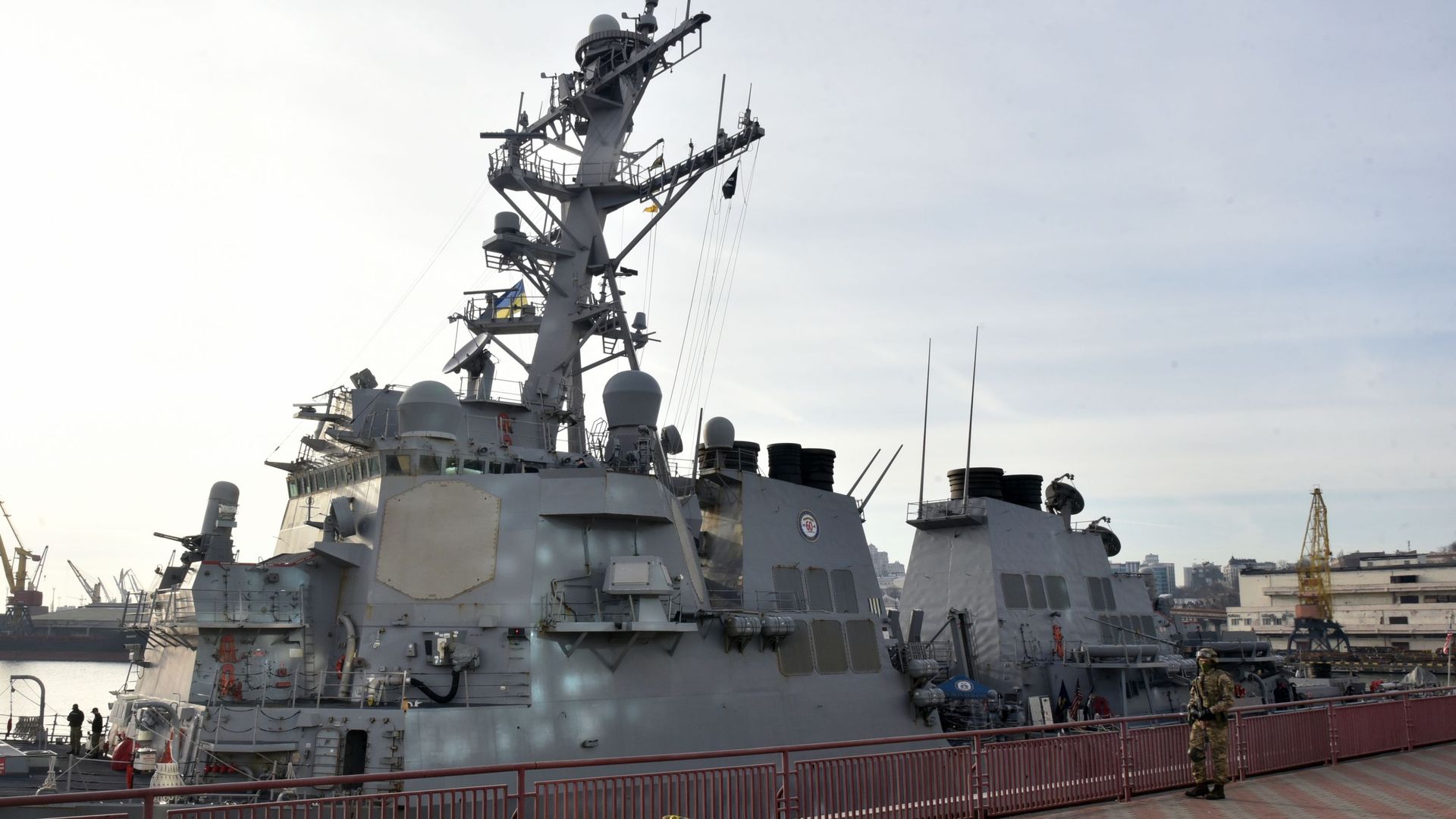 Ракетный эсминец США Дональд Кук в Одесском морском торговом порту - РИА Новости, 1920, 01.02.2021