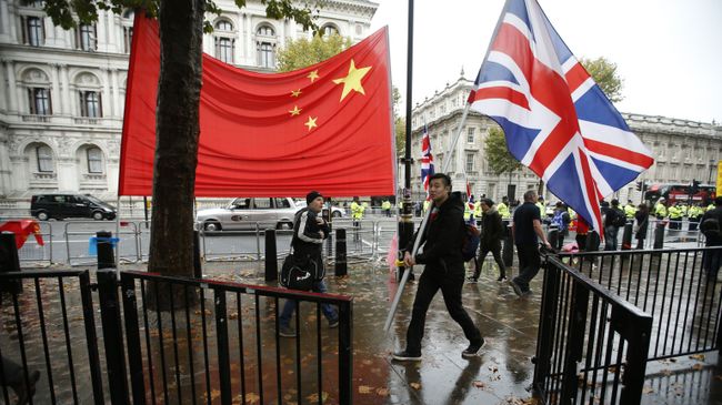 Флаги Великобритании и Китая