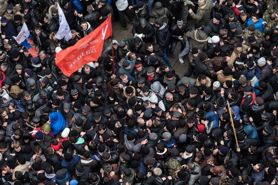 Массовые беспорядки на митинге у здания Верховного совета Крыма в Симферополе