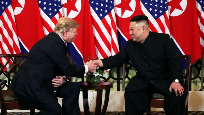 Президент США Дональд Трамп и лидер КНДР Ким Чен Ын Во время встречи в Ханое, Вьетнам. 27 февраля 2019 Президент США Дональд Трамп и лидер КНДР Ким Чен Ын Во время встречи в Ханое, Вьетнам. 27 февраля 2019