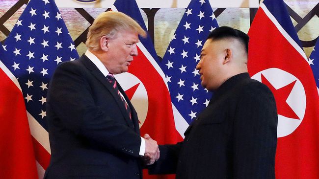 Президент США Дональд Трамп и лидер КНДР Ким Чен Ын Президент США Дональд Трамп и лидер КНДР Ким Чен Ын