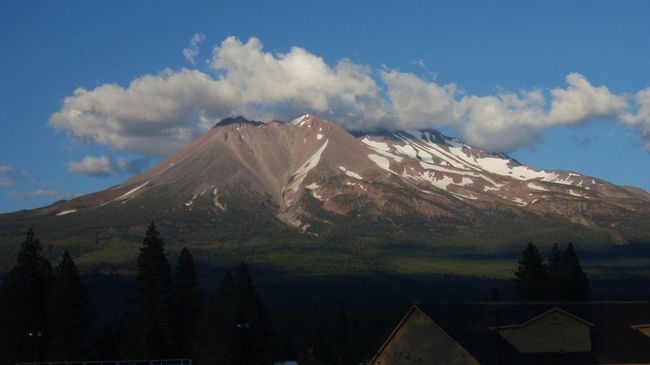 Вулкан Mount Shasta в Калифорнии Вулкан Mount Shasta в Калифорнии