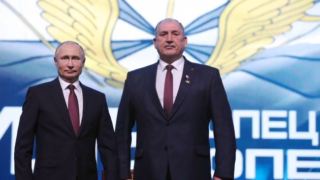 Владимир Путин вручил Звезду Героя России участнику специальной операции в Афганистане Владимиру Ковтуну на торжественном приеме в честь Дня Сил специальных операций ВС РФ. 27 февраля 2019
