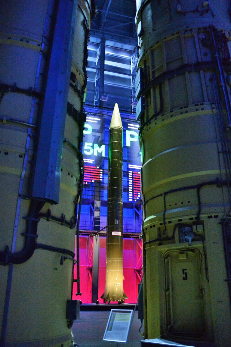 Одноступенчатая баллистическая ракета средней дальности Р-12 наземного базирования в павильоне ракетной техники военной академии Ракетных войск стратегического назначения (РВСН) имени Петра Великого Одноступенчатая баллистическая ракета средней дальности Р-12 наземного базирования в павильоне ракетной техники военной академии Ракетных войск стратегического назначения (РВСН) имени Петра Великого