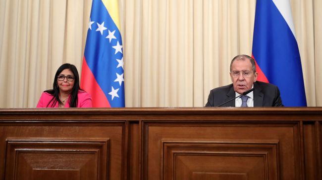 Глава МИД РФ Сергей Лавров и исполнительный вице-президент Венесуэлы Дельси Родригес на пресс-конференции по итогам встречи в Москве. 1 марта 2019 Глава МИД РФ Сергей Лавров и исполнительный вице-президент Венесуэлы Дельси Родригес на пресс-конференции по итогам встречи в Москве. 1 марта 2019