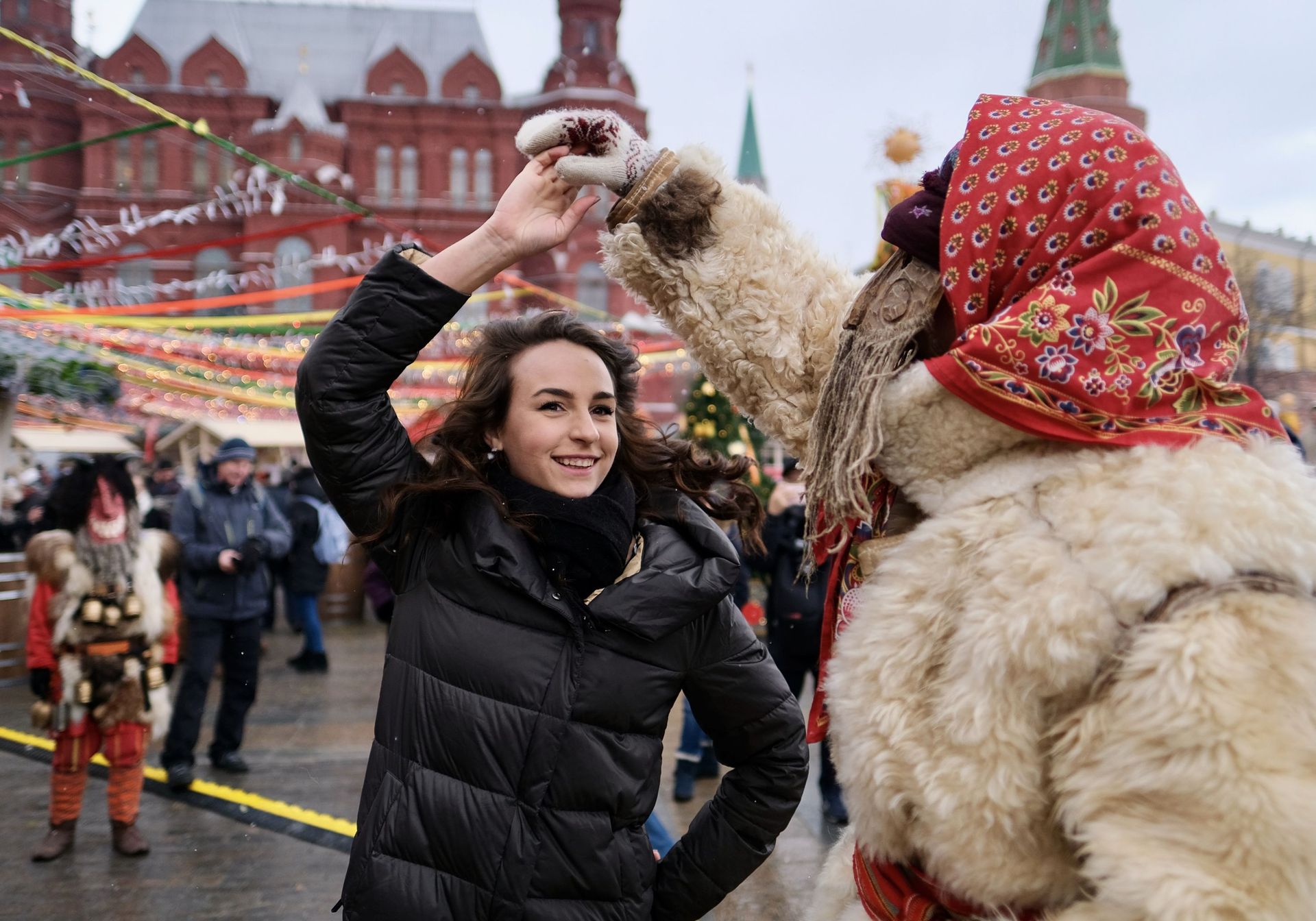 Участница Масленичных гуляний на Манежной площади в Москве. 1 марта 2019 - РИА Новости, 1920, 13.02.2026
