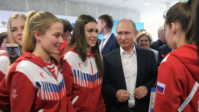 Президент РФ Владимир Путин во время встречи с членами сборной команды РФ на XXIX Всемирной зимней универсиаде 2019 Президент РФ Владимир Путин во время встречи с членами сборной команды РФ на XXIX Всемирной зимней универсиаде 2019
