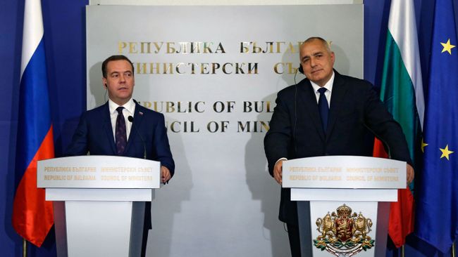 Председатель правительства РФ Дмитрий Медведев и премьер-министр Болгарии Бойко Борисов во время совместного заявления для прессы в Софии Председатель правительства РФ Дмитрий Медведев и премьер-министр Болгарии Бойко Борисов во время совместного заявления для прессы в Софии